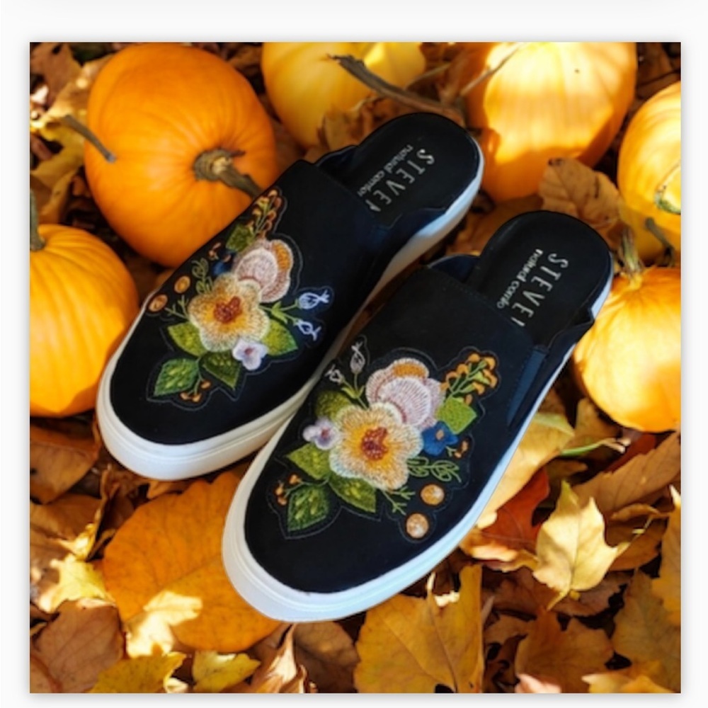Steve Madden NATURAL COMFORT BLACK FLORAL EMBROIDERED SHOES SIZE 6W NWOT 🍂​ - Picture 3 of 11